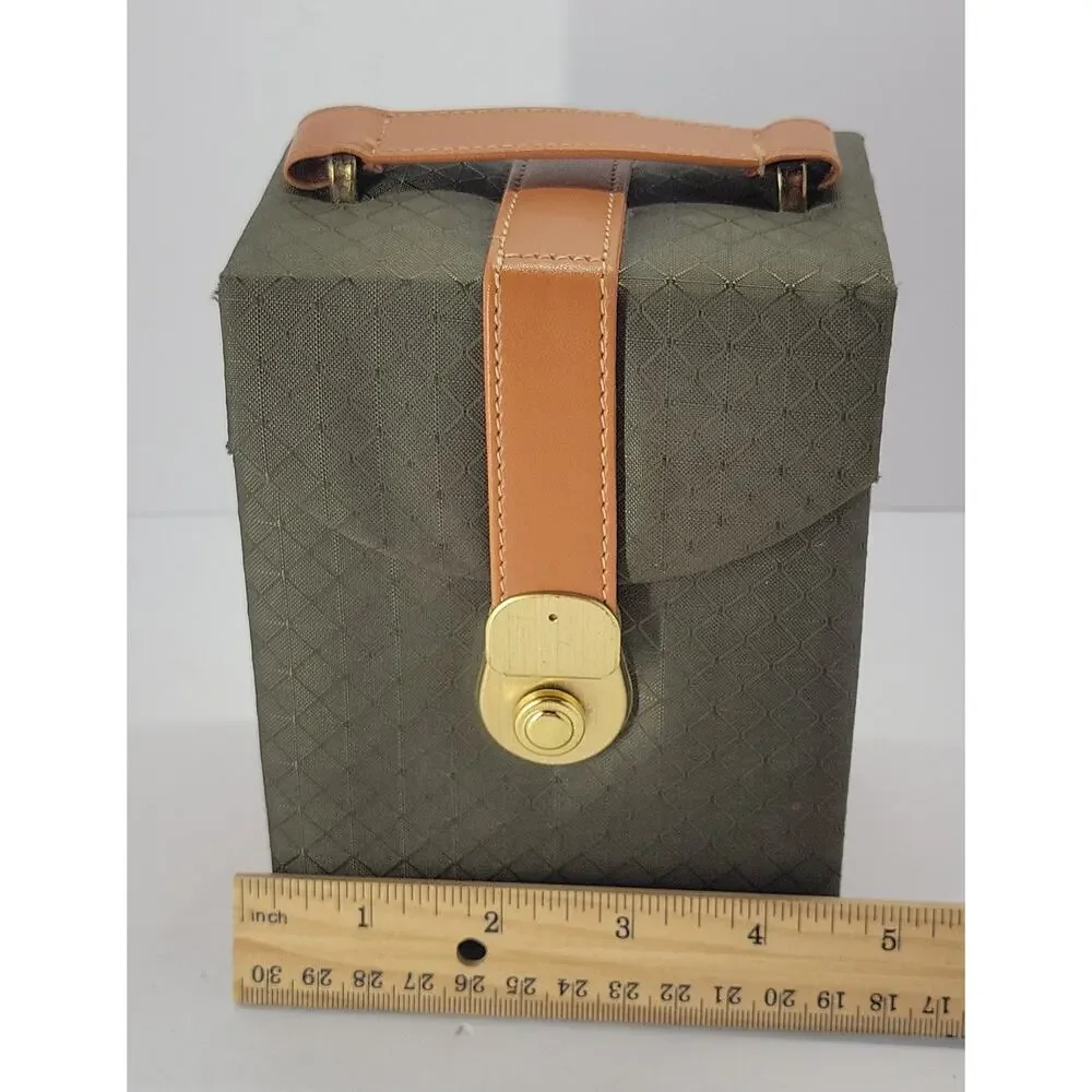 Unbranded vintage travel