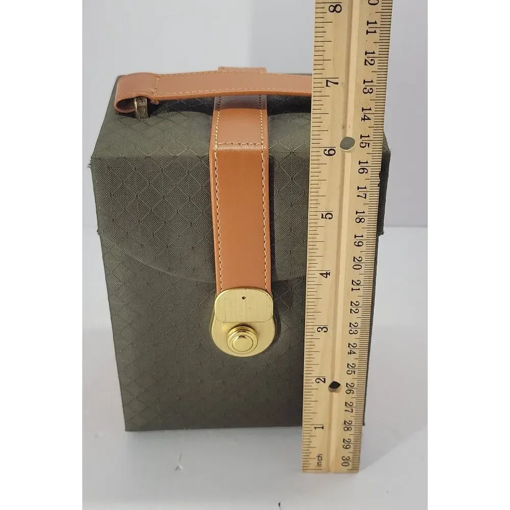 Unbranded vintage travel