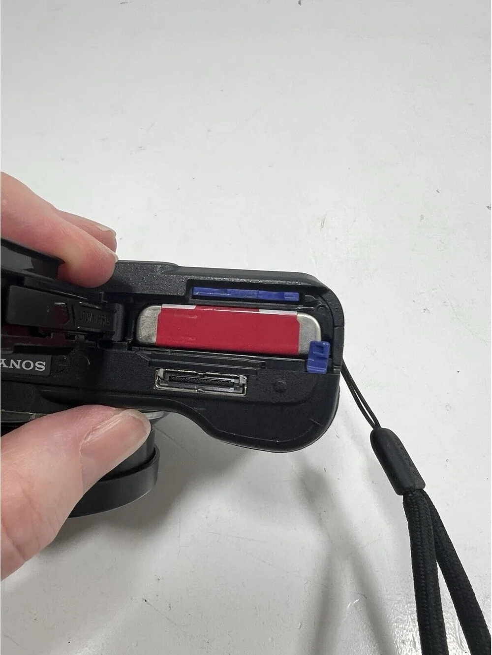 Sony Cyber-Shot DSC-H200 26x Zoom 20.1MP Digital Camera W/memory Card Case Charg
