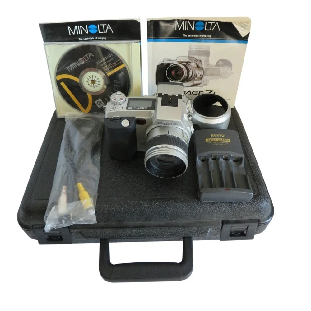 Minolta DiMAGE 7i 5.0MP Digital Camera Kit with 7x Zoom Lens Hard Case Charger