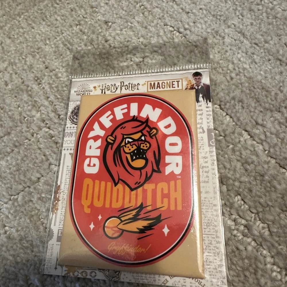 Gryffindor Quidditch Magnet - Harry Potter