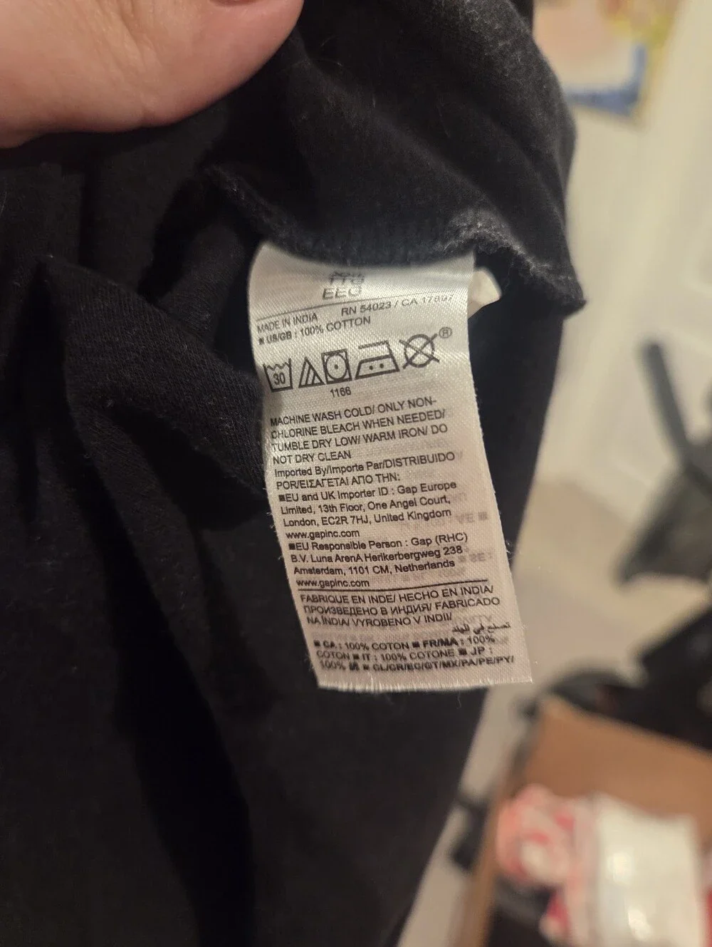 Banana Republic Black V-Neck Short-Sleeve T-Shirt (Size XXL)