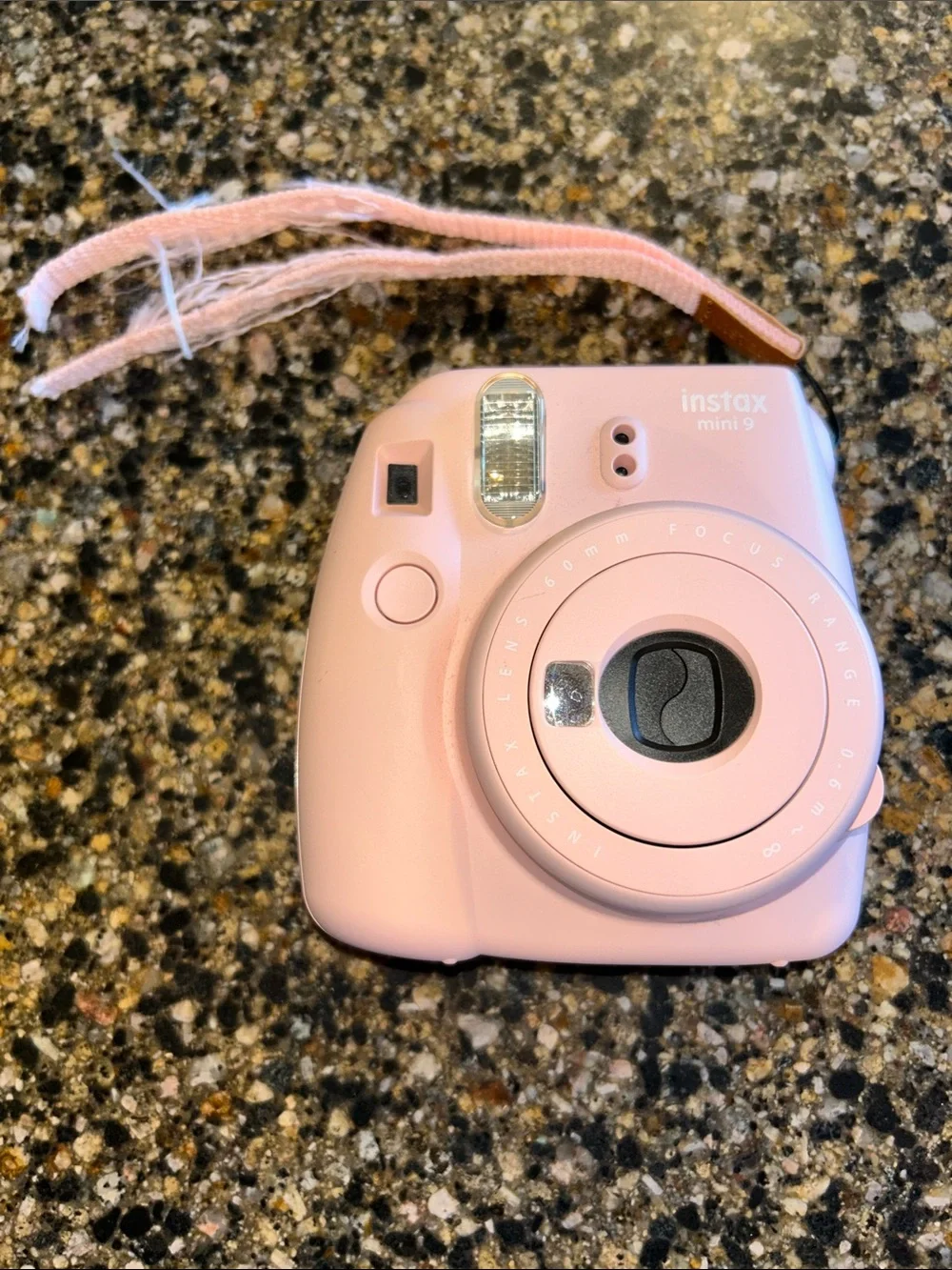 Fujifilm Instax Mini 9 Light Pink Instant Camera with Strap