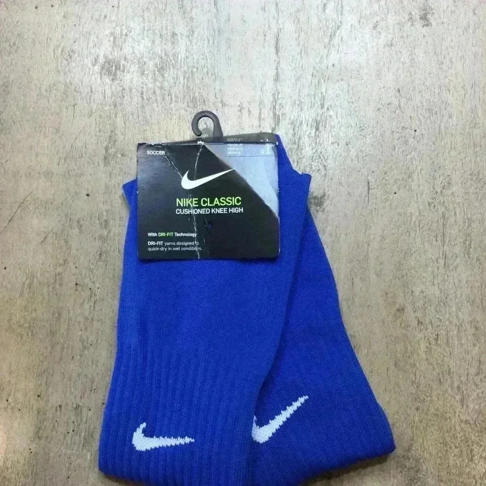 Nike soccer socks dri fit, size mens 6-8. Royal blue, new