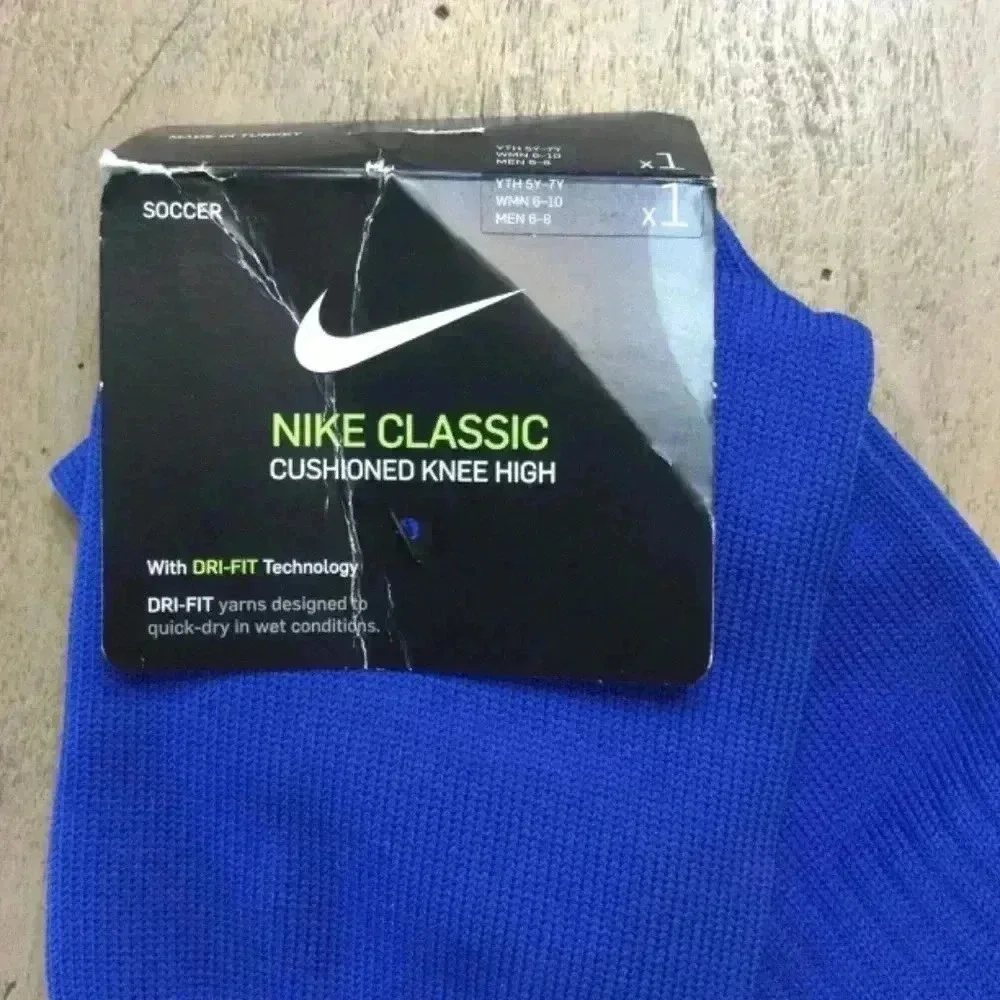Nike soccer socks dri fit, size mens 6-8. Royal blue, new