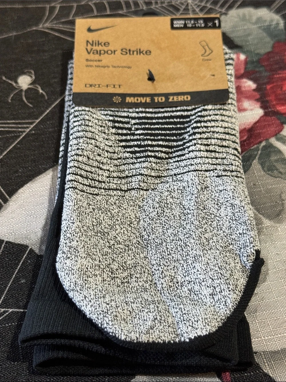NWT NIKE VAPOR STRIKE WITH NIKEGRIP TECHNOLOGY CREW SOCKS SZ MENS 10-11.5 RARE