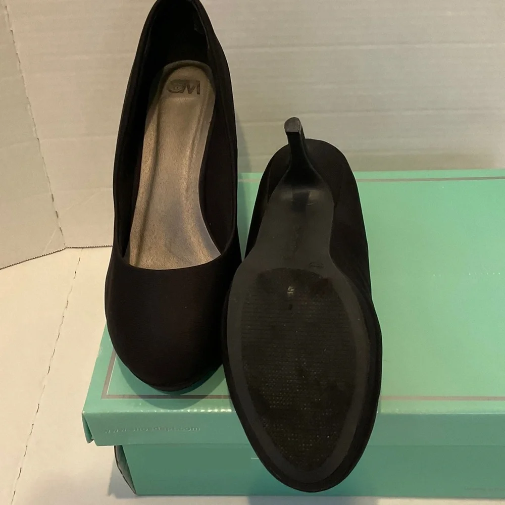 Chelsea Moreland size 10w
