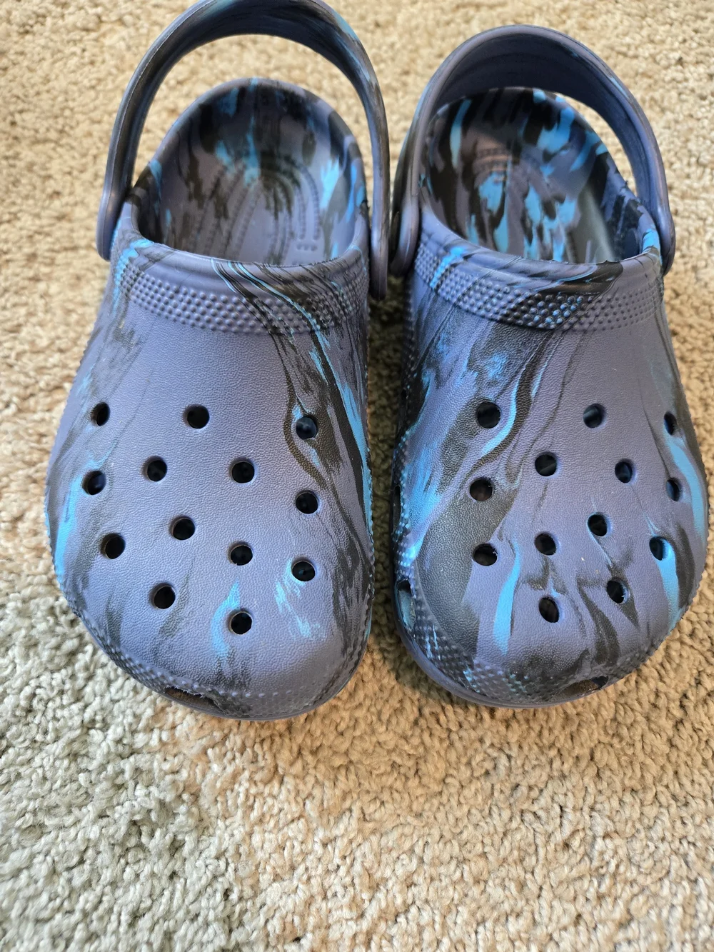 Kids Crocs Splash-Pattern Clog Sandals in Navy and Teal Size 2