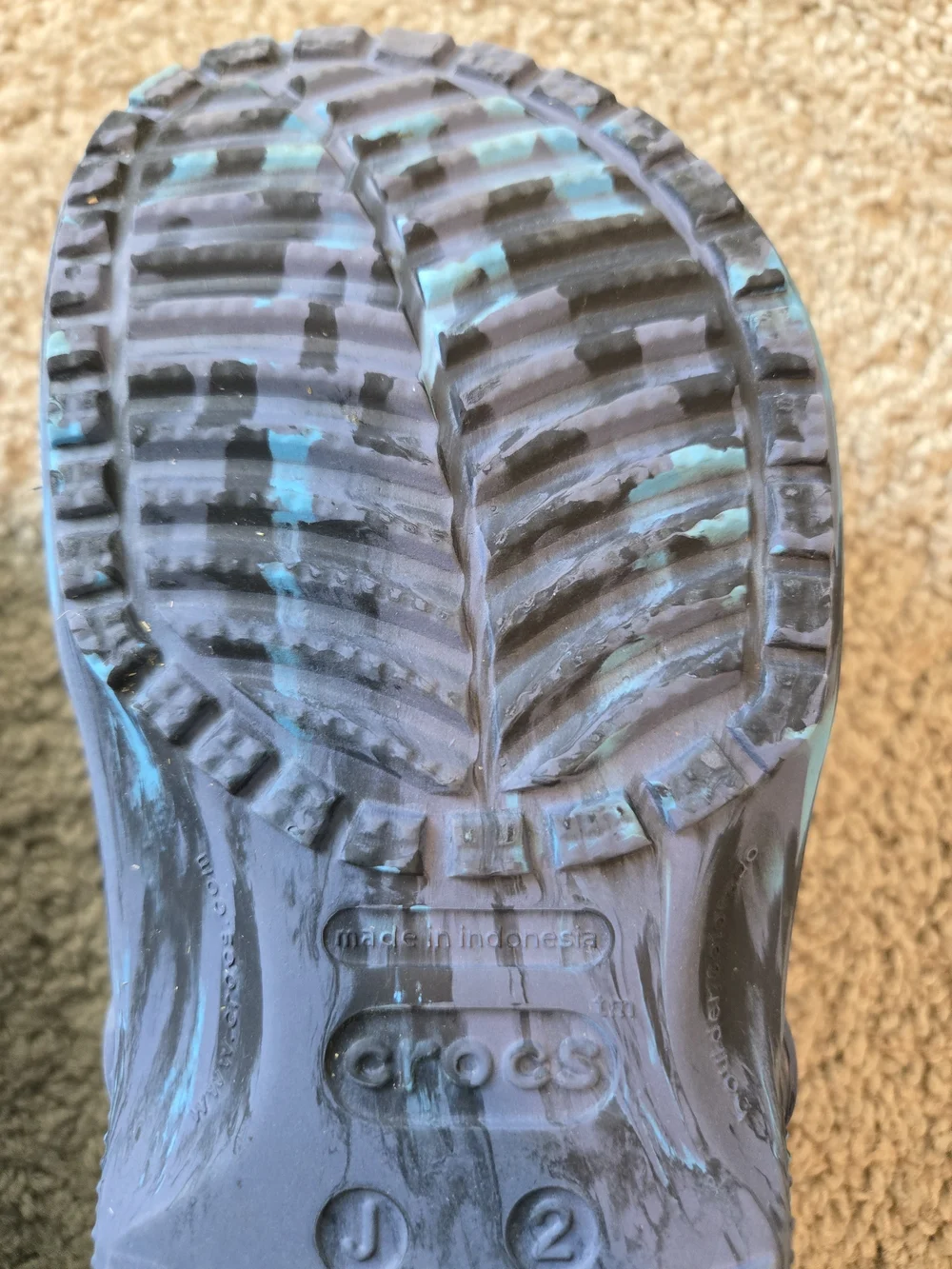 Kids Crocs Splash-Pattern Clog Sandals in Navy and Teal Size 2