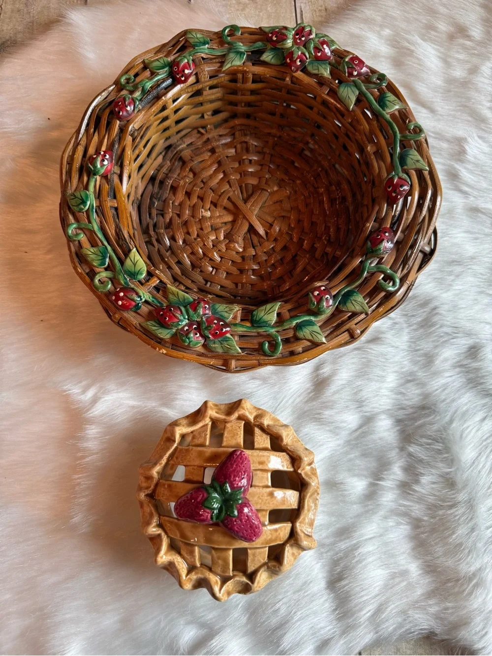 Vintage Strawberry elegant ceramic