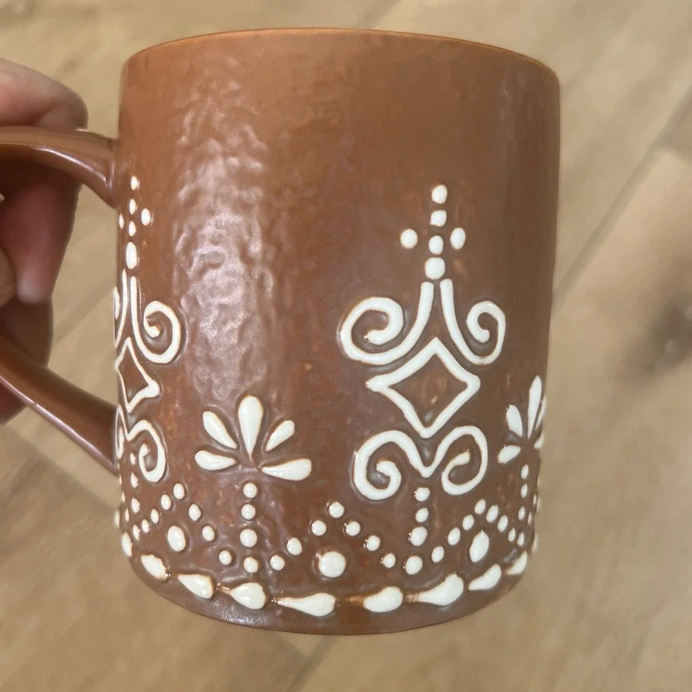 Pottery Barn Iced Gingerbread Snowflake‎ Stoneware Mug 14 oz Brown