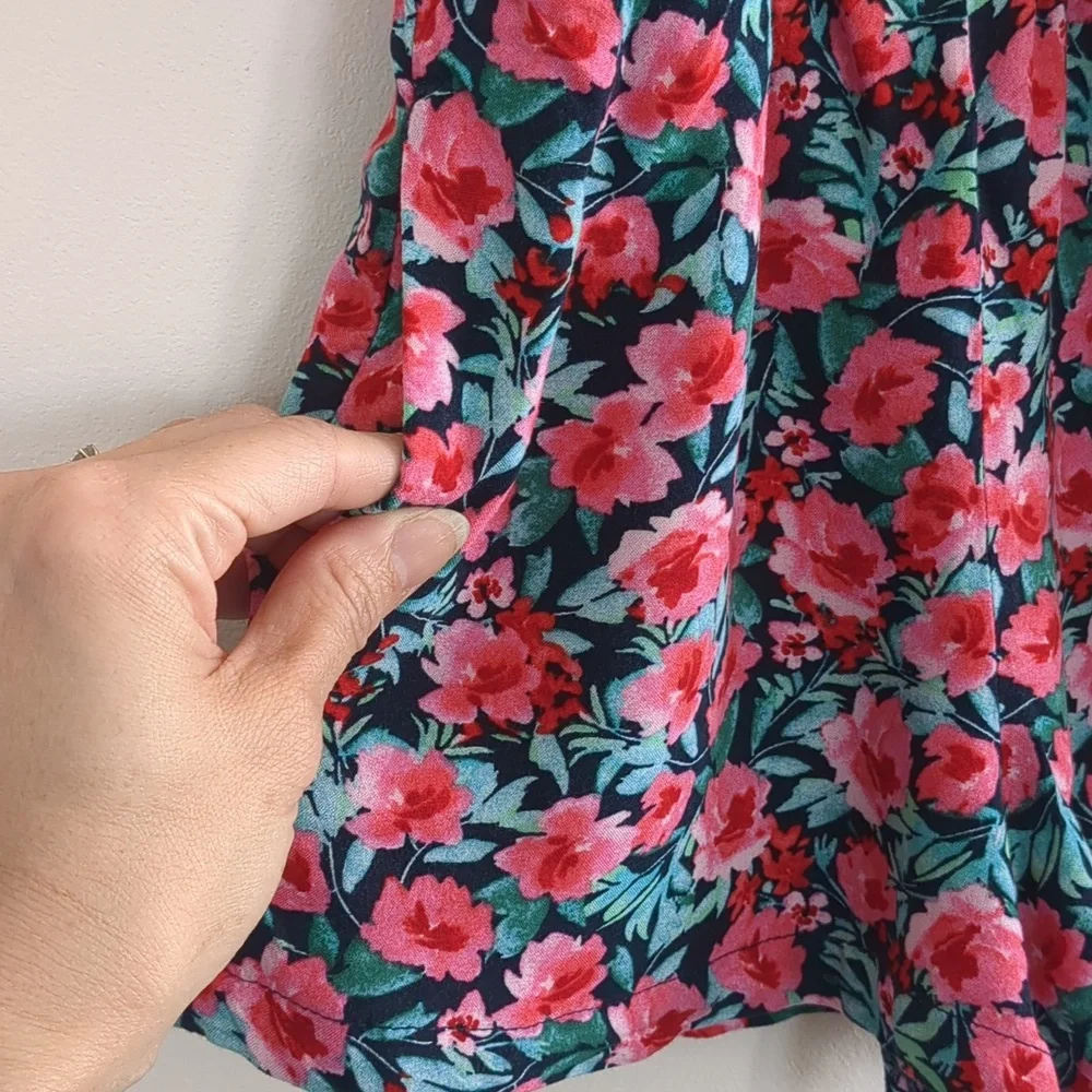 Girls Old Navy Sleeveless Printed Smocked Romper (Size S 6/7)