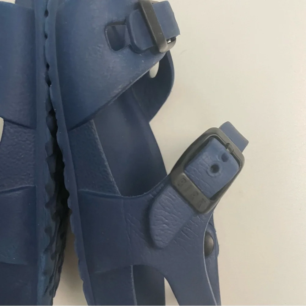 Birkenstock 165 compares 26
