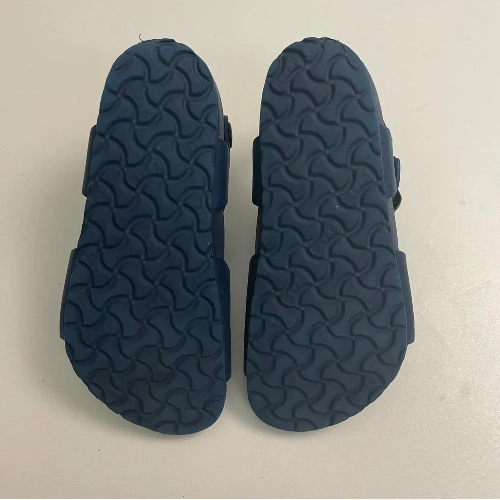 Birkenstock compares buckles strap