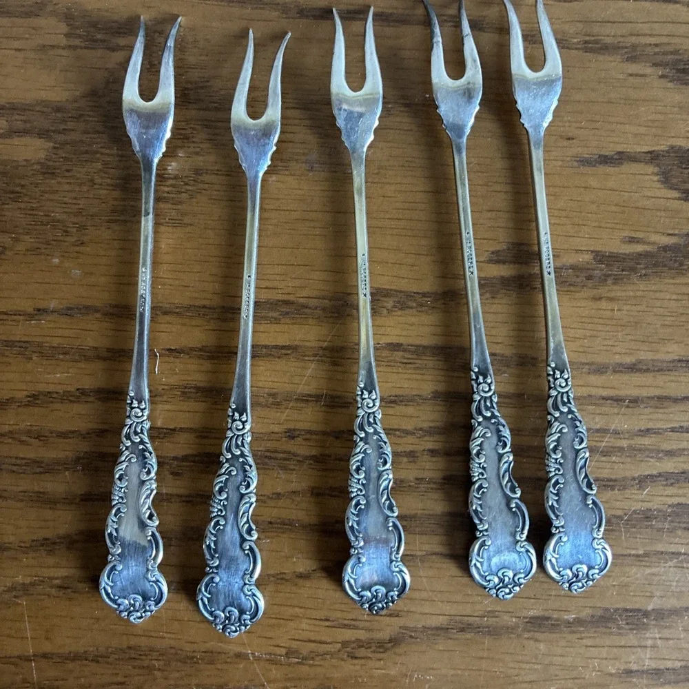 Vintage Wm. Rogers Floral Pattern Pickle/Cocktail Forks 6