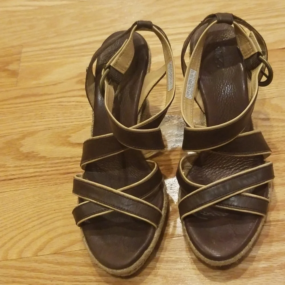 Ugg Isabella leather wedge