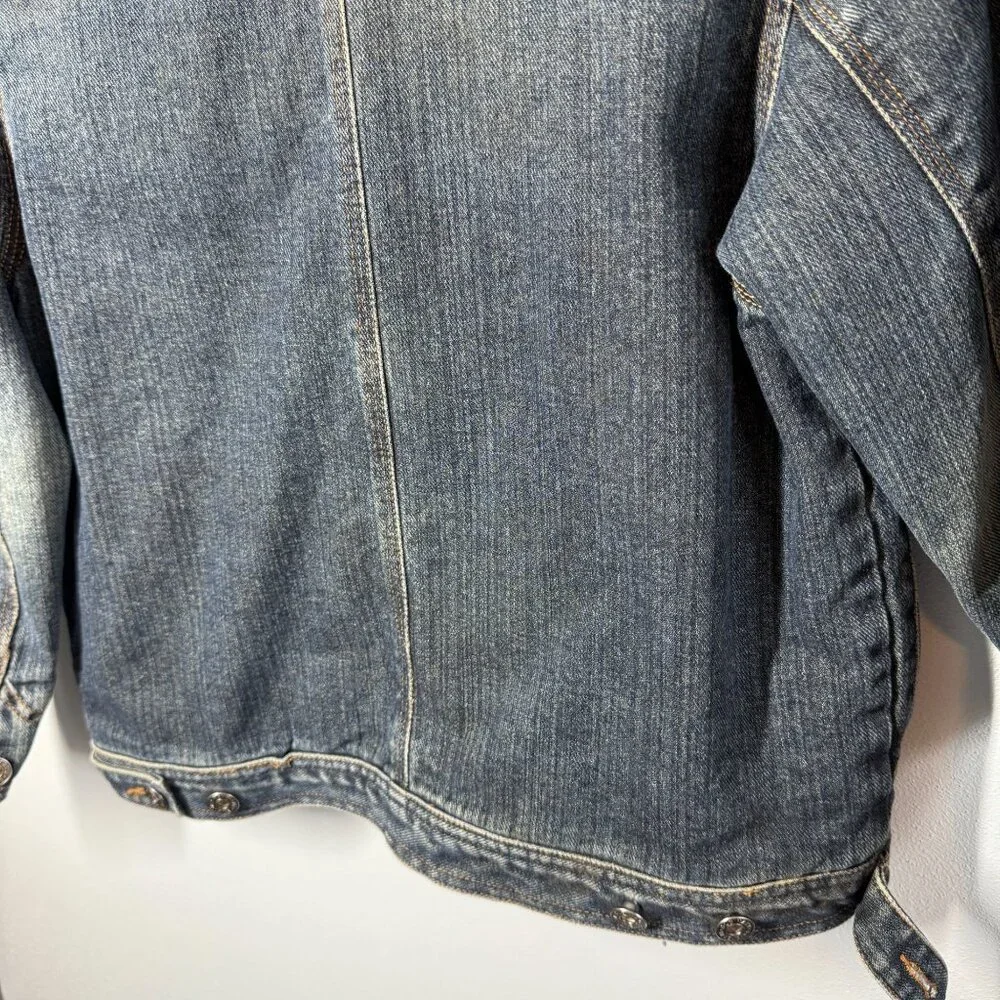 Old Navy smoke holes up