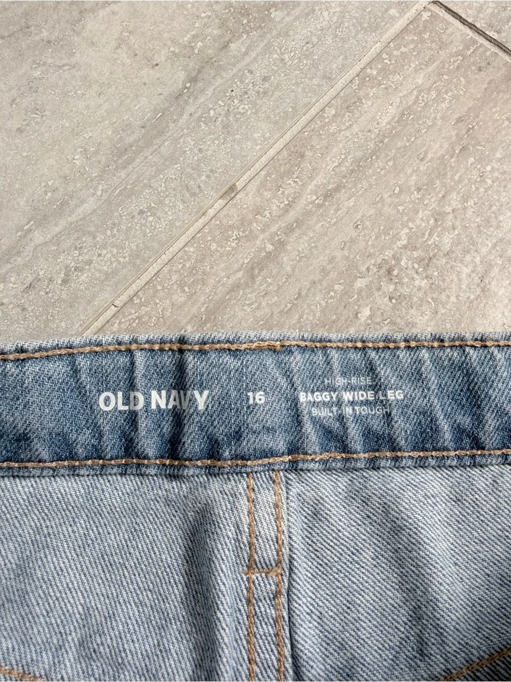 Old Navy 90s detailing vary