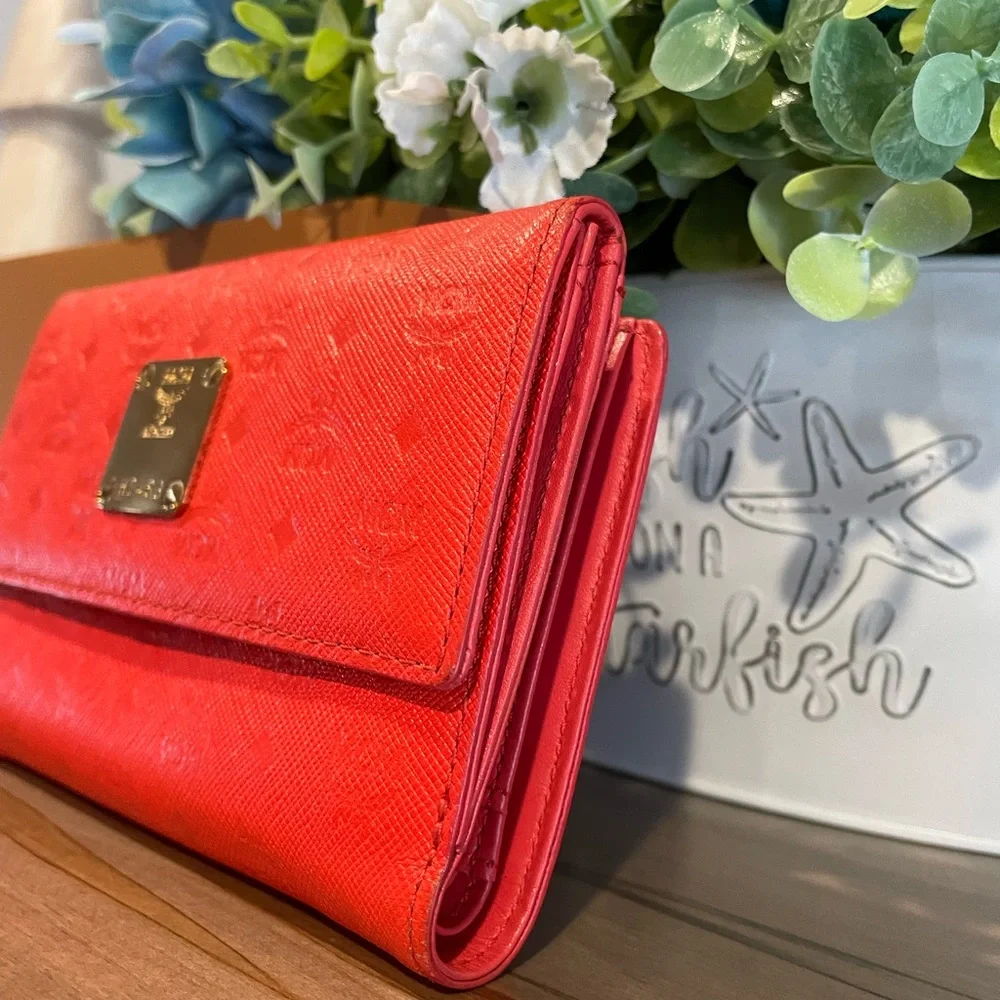 MCM compact orange