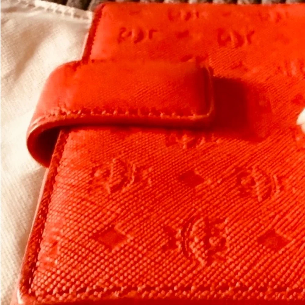 MCM compact orange