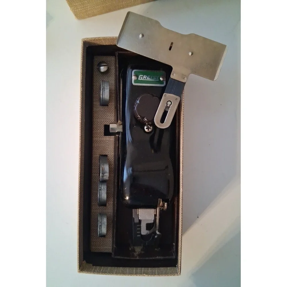 Greist Rotary Buttonholer Sewing Machine Attachment w Accessories & Instructions