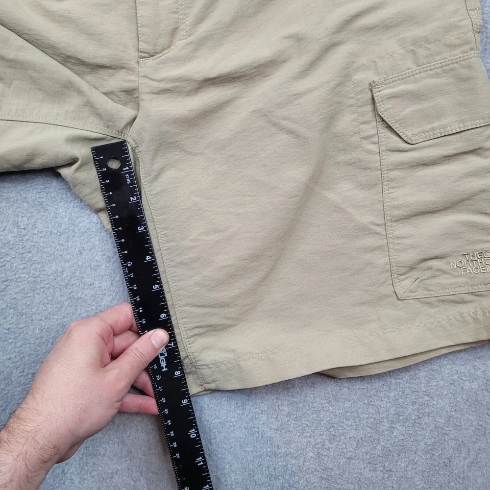 The North Face Cargo Shorts Mens 32 Tan Nylon Hiking Outdoor‎ TCN3/TMN3 A4J2