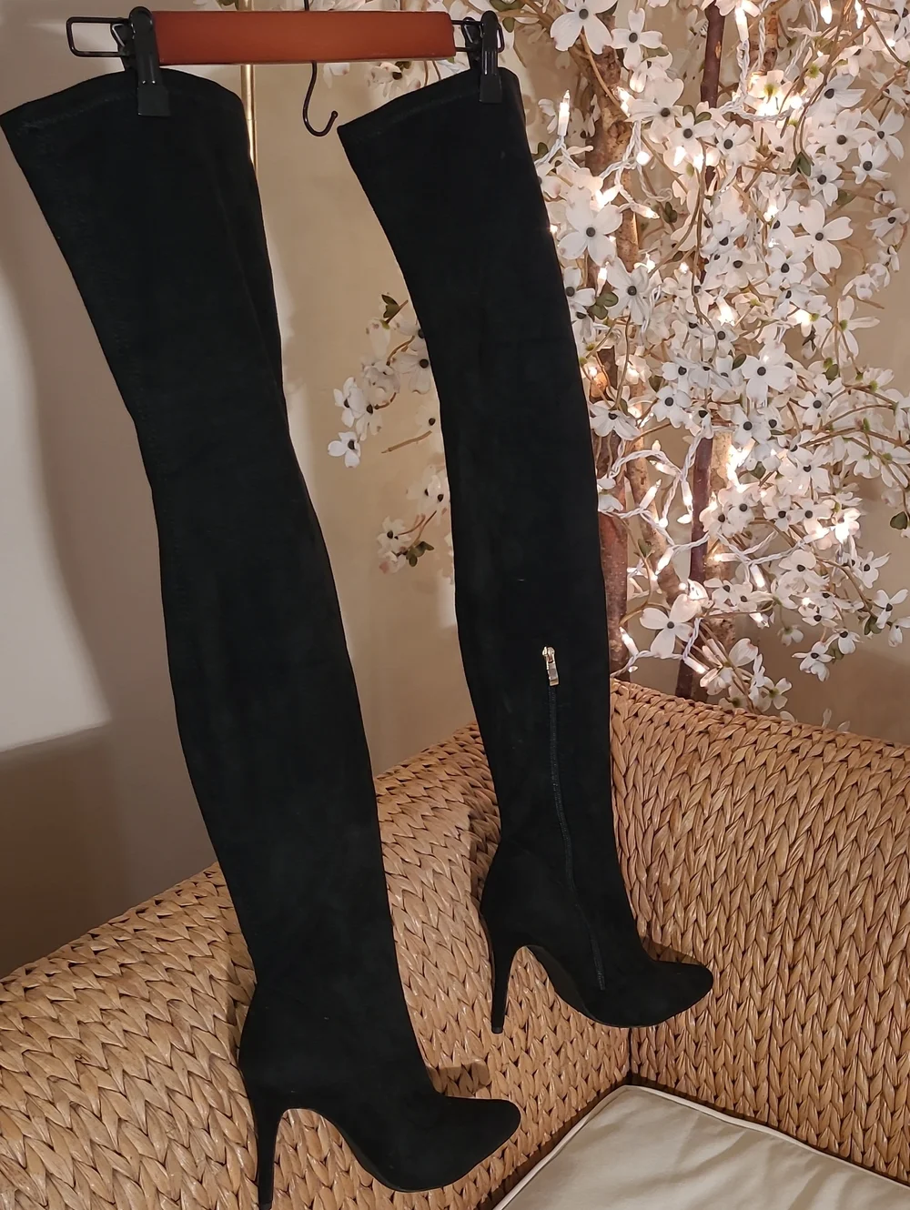 Shoe Dazzle elegant black