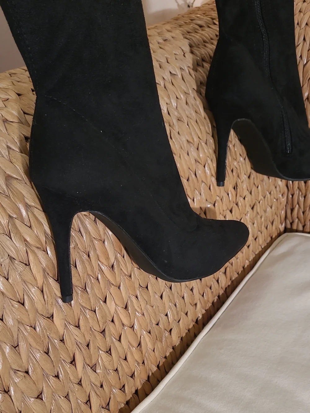 Shoe Dazzle elegant black