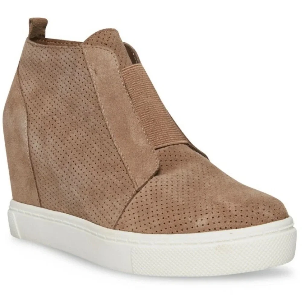Steve Madden Women’s Sneaker Bootie in Taupe Suede. Size 7.5