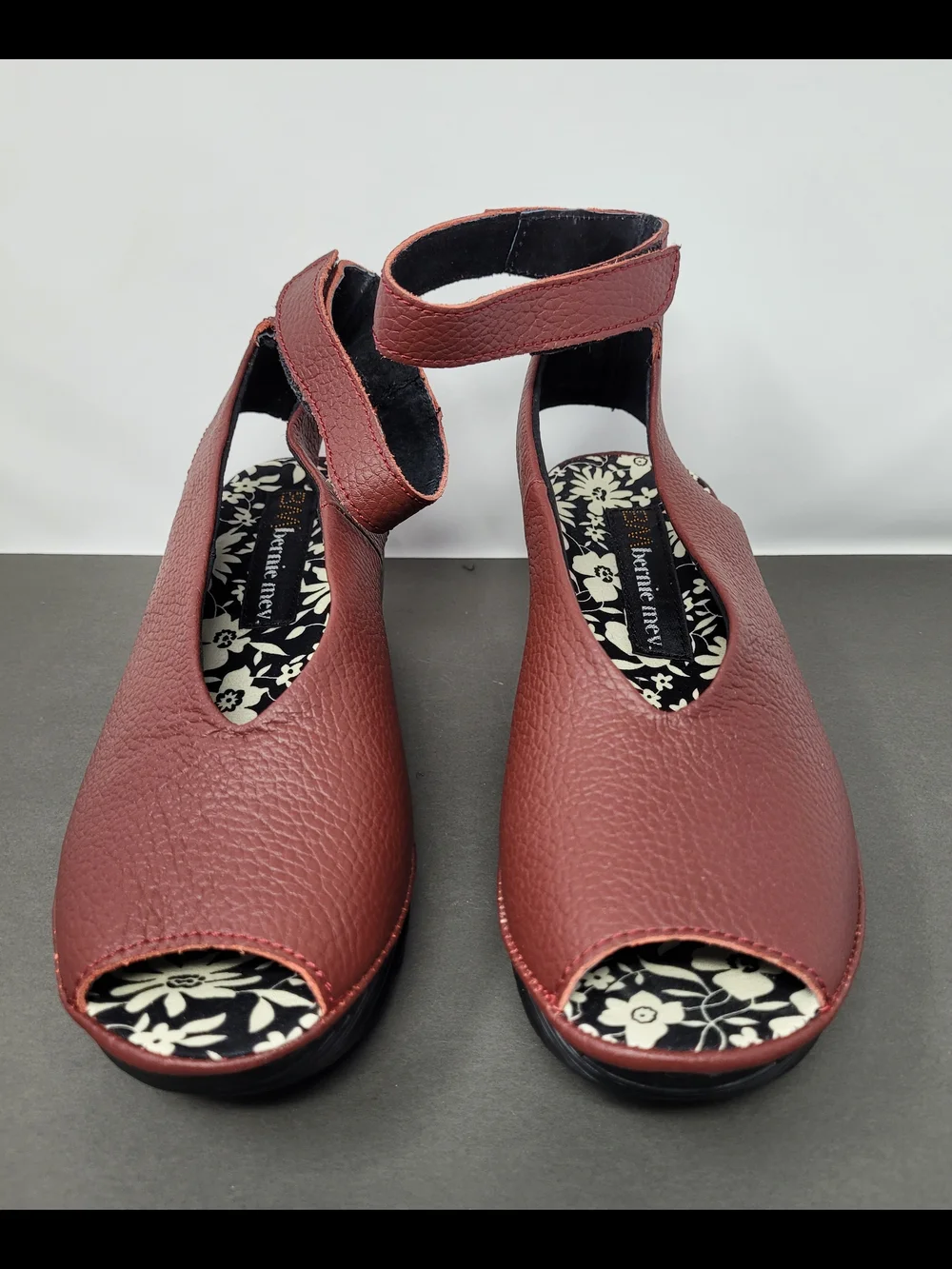 bernie mev. textured leather
