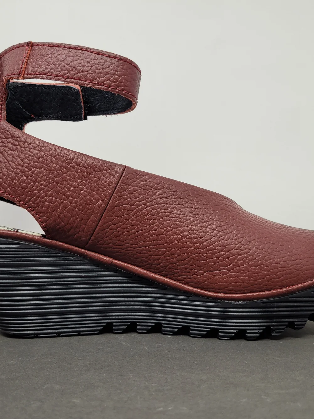 bernie mev. textured leather
