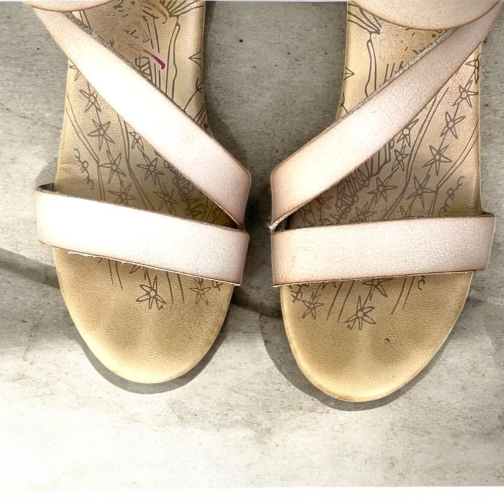 Blowfish Loverli-K Strappy Cork Wedge Sandal in Blush Dyecut Sz 5 1/2