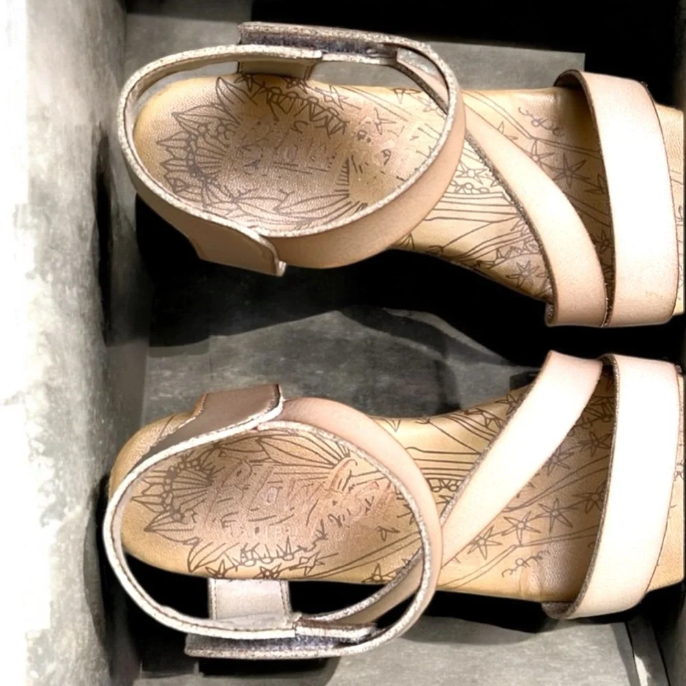 Blowfish Loverli-K Strappy Cork Wedge Sandal in Blush Dyecut Sz 5 1/2