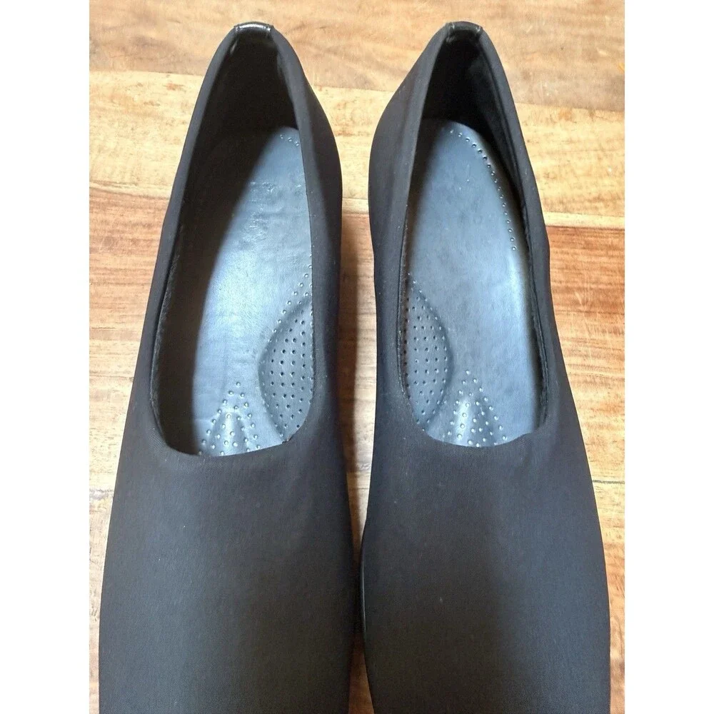 SAS Bliss Black Womens Sz 8.5 Slim Slip On Shoes Tripad Comfort Wedges Stretch