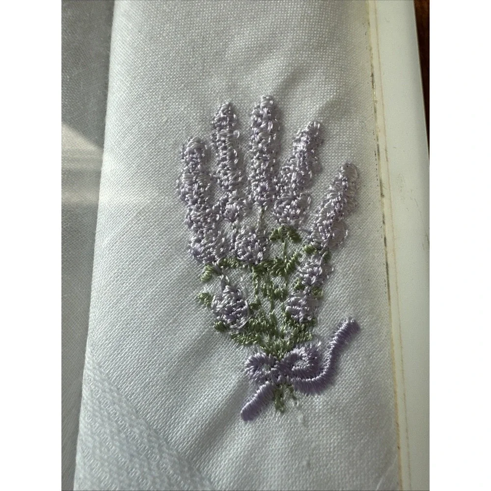 Vtg Set Of 2 Ladies Lavender Embroidered Handkerchiefs In Original Giftbox‎