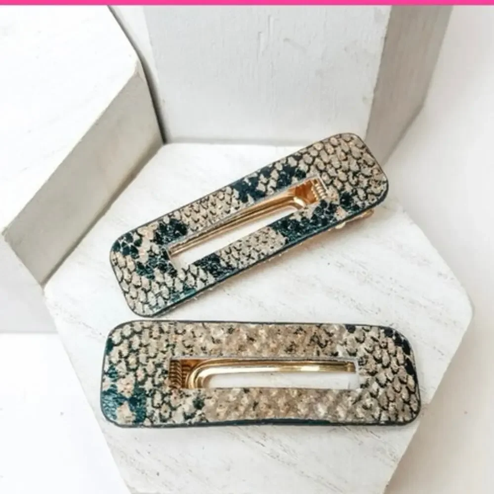 HAIR CLIP PAIR IN SNAKESKIN
