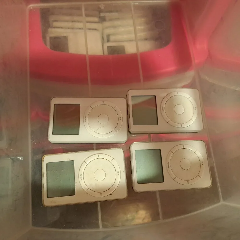 1X Apple iPod Nano 1st Generation A1137 1GB 2GB  White Black With Accessories