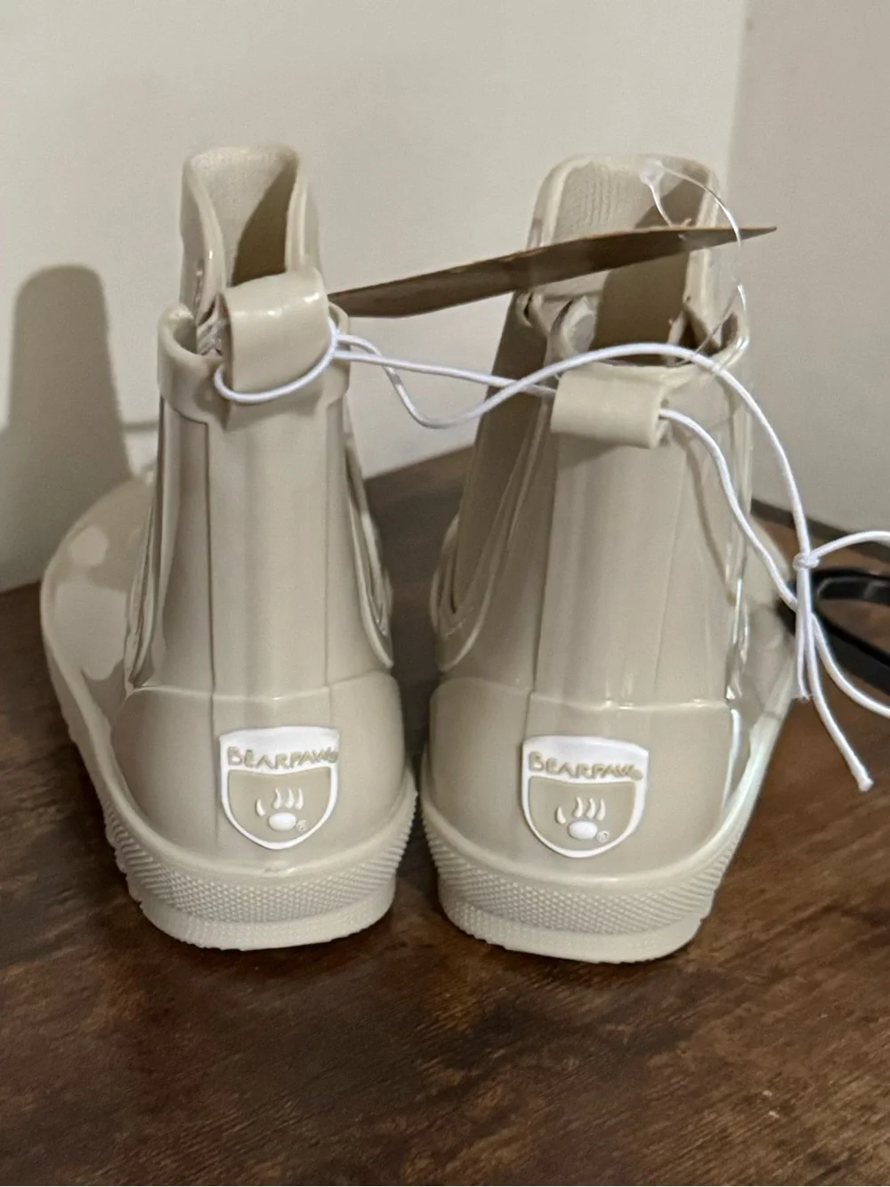 BearPaw glossy cream