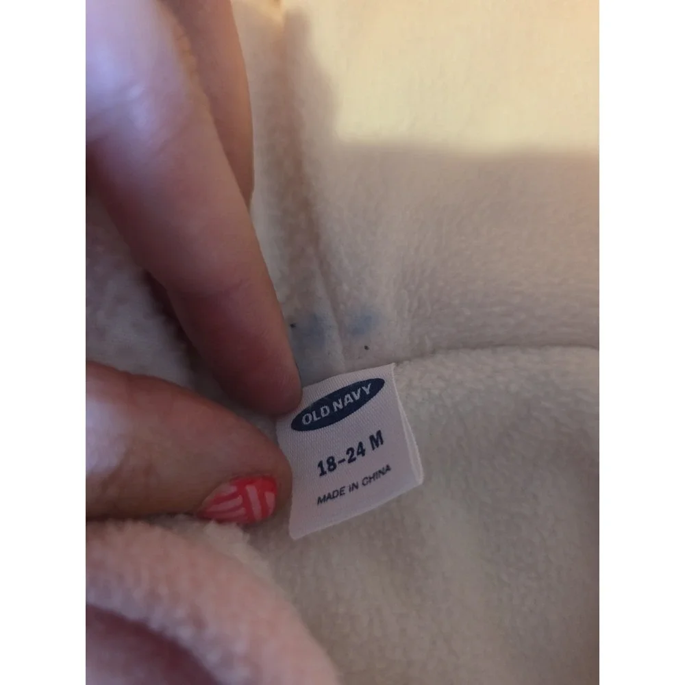 Baby girl OLD NAVY pink fleece one-piece hoodi. Pajama size 18-24 month.