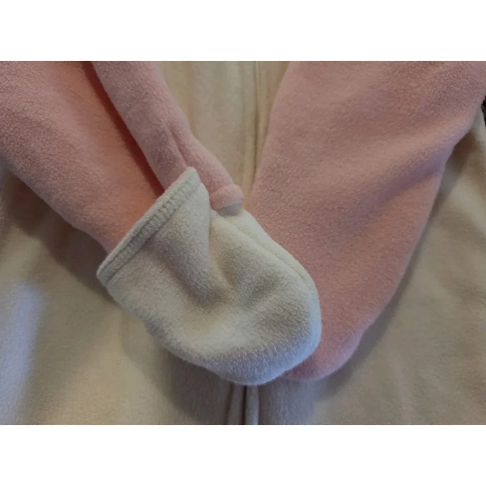 Baby girl OLD NAVY pink fleece one-piece hoodi. Pajama size 18-24 month.