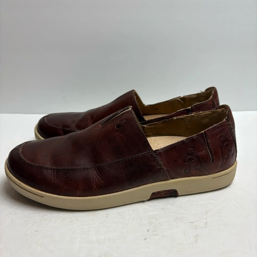 Olukai Kama’aina Men’s Slip on Loafers Brown Leather Tooled Size 9