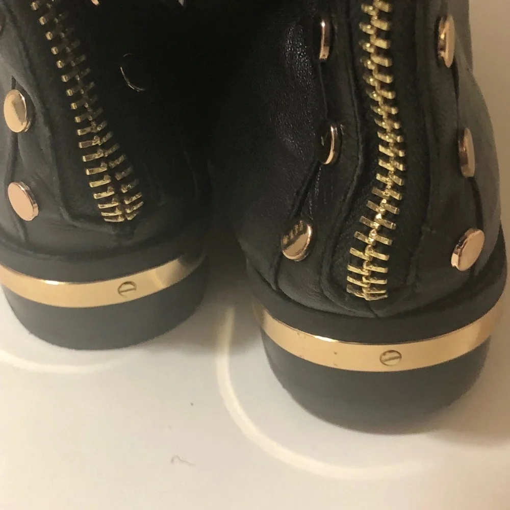 Vince Camuto very fashionable