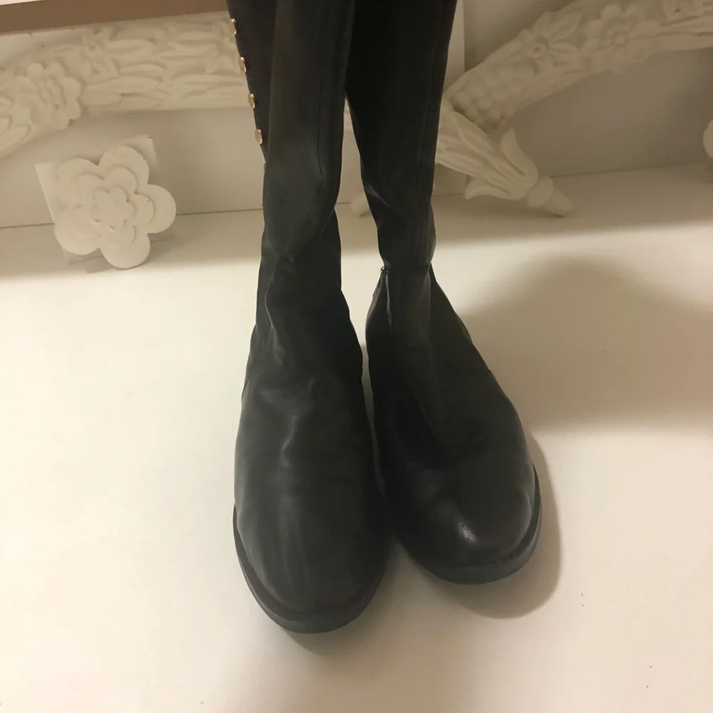 Vince Camuto very fashionable