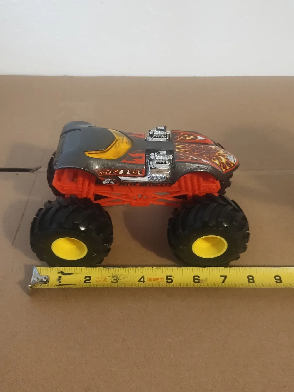 Hot Wheels - Monster Trucks Oversized (Twin Mill) / Toys some scratches