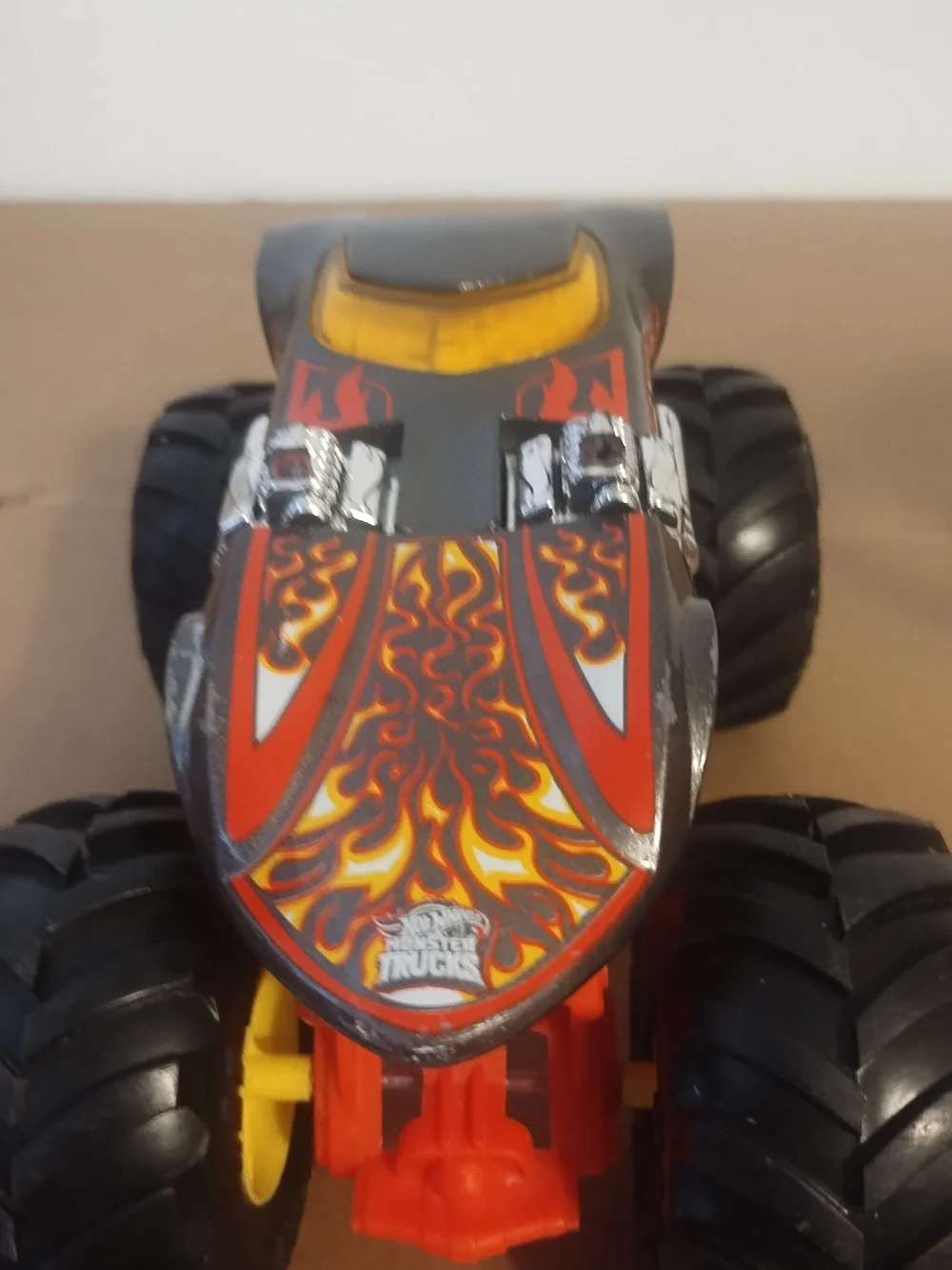 Hot Wheels - Monster Trucks Oversized (Twin Mill) / Toys some scratches