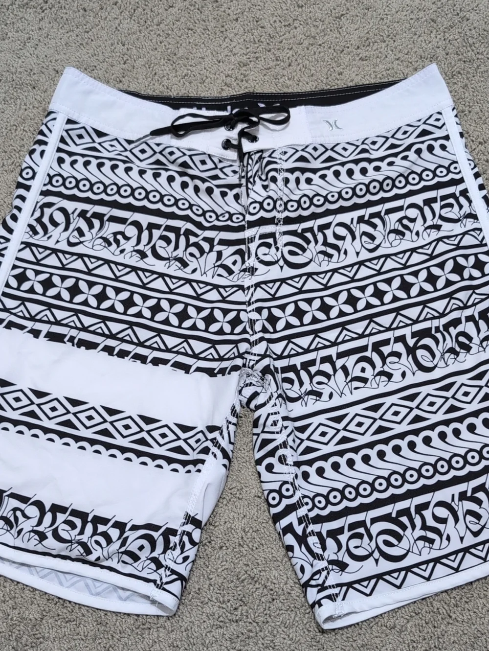 Hurley Board Shorts Swim Trunks Black and White Print Mens size 34