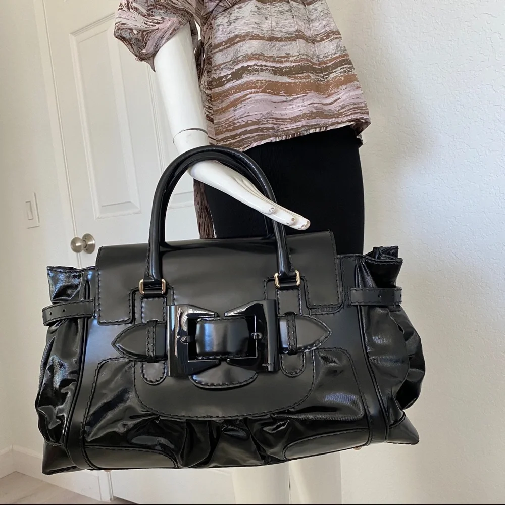 Gucci bag include