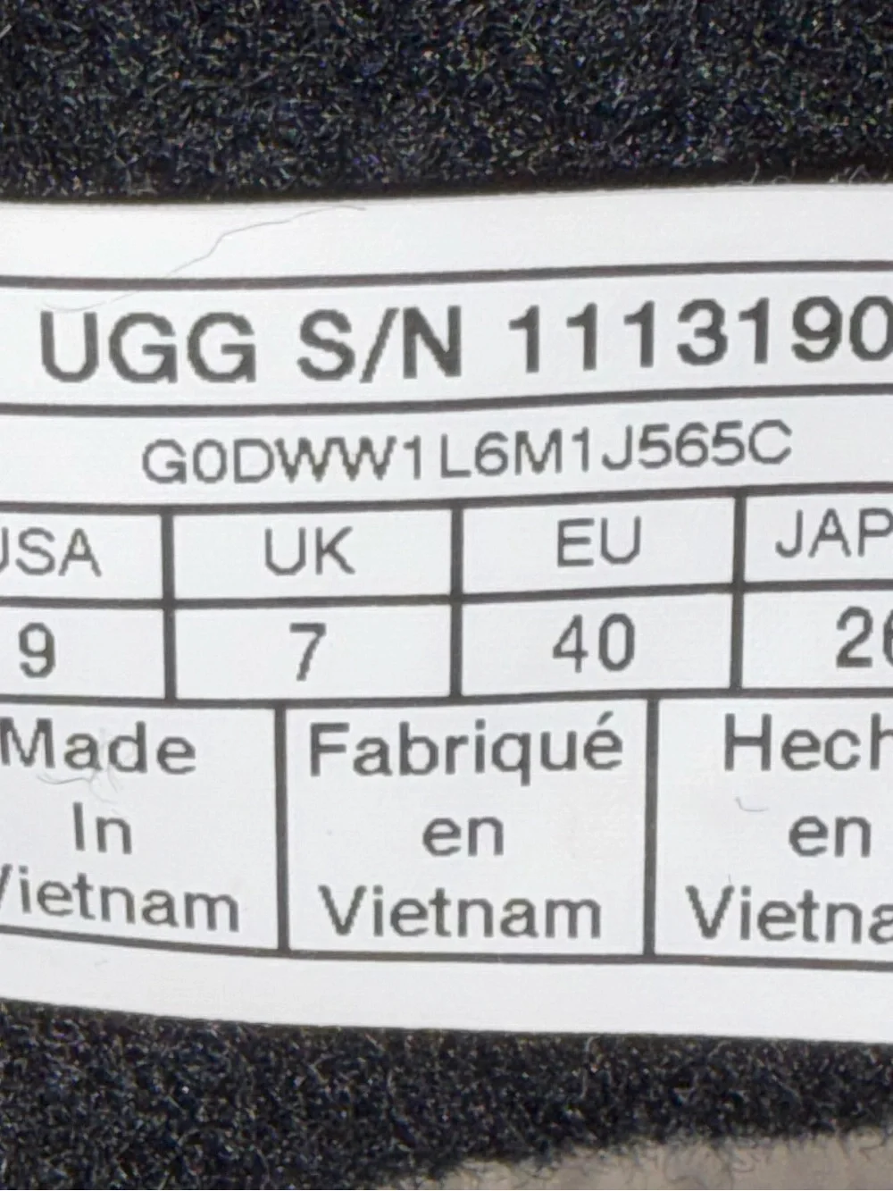 UGG dry glossy