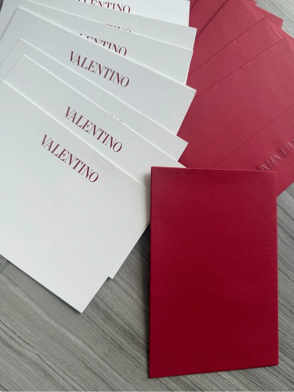 Valentino set note