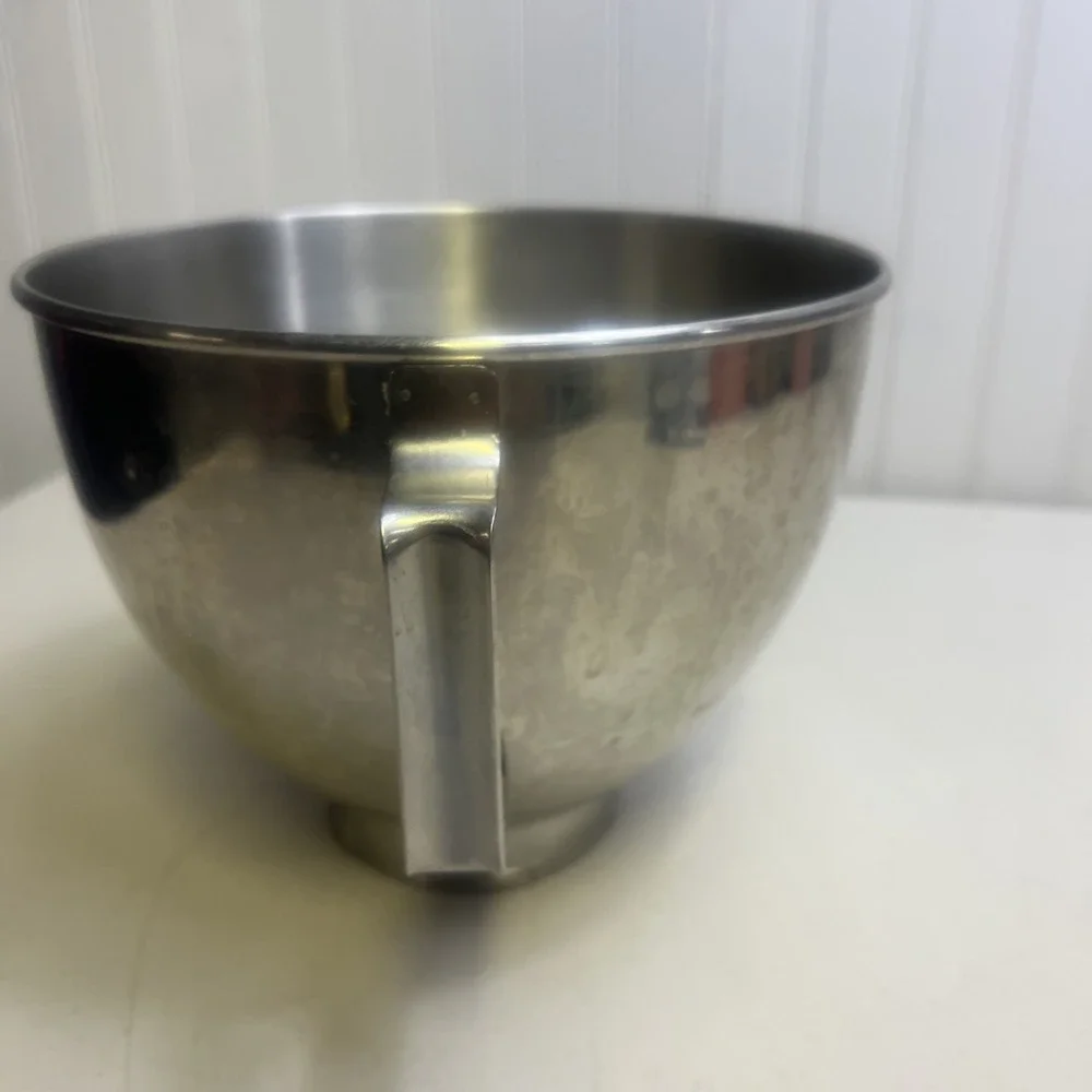 KitchenAid Mixer K45 4.5 Quart Stainless Mixing Bowl w/Handle.  Twist On Base